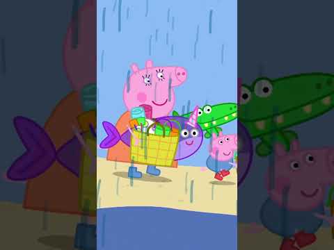 Será preciso achar um jeito de se divertir na praia 🐽🌧 #PeppaPig