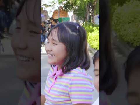 BECAMOS A ESTA NIÑA 😱#jukilop #fedevigevani #bromas #retoshorts30 #niños #niñas #cellegrini