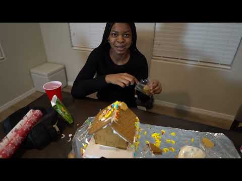 MAKING GINGERBREAD HOUSES! | VLOGMAS DAY 13