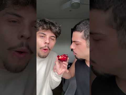 Fui fazer a pegadinha do morango do amor e deu tudo errado