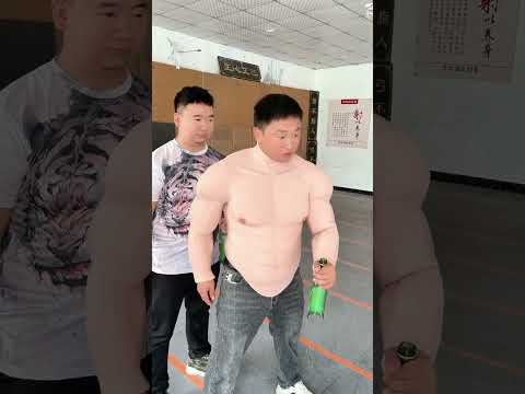 中国功夫:唐僧可以捏爆玻璃瓶Chinese Kung Fu- Tang Monk can crush glass bottles#搞笑 #funny#kungfu #performancedvb