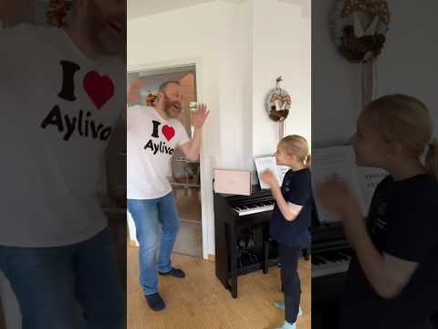 Mit welchem Alter hast du dein erstes Handy bekommen? 📱 #familie papaleben #handy #smartphone