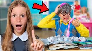 Nastya cho thấy cách cư xử tôn trọng ở trường