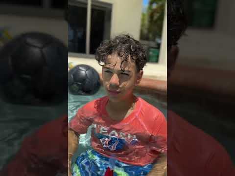 Ya vieron 24 horas en la piscina de la 🏠 nueva?😂