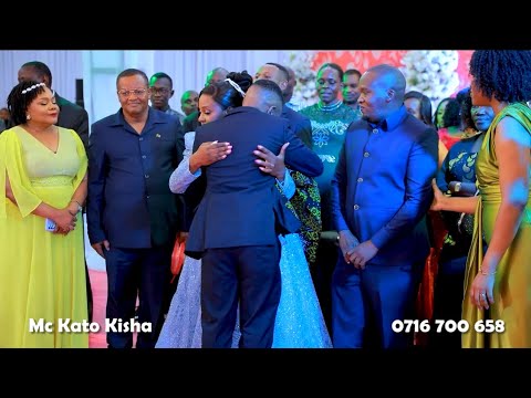 KAKA WA BI HARUSI AMWAGA MACHOZI AKIMKABIDHI DADA YAKE KWA WAKWE MBELE YA UKUMBI |IMMACULATE’S NIGHT