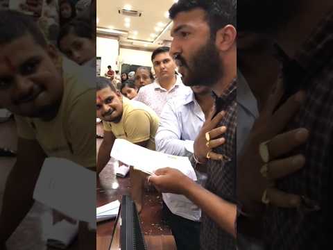 बैंक वाले की मनमानी कामचोर स्टाफ bank staff bad behaviour SBI#shortsfeed #shorts #aajtak #uk07rider