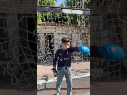 الحارس الخارق بيصد الكوره ب ايد واحده 🎬😱