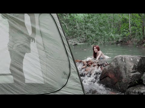 YOUNG GIRL Solo Bushcraft Survival And Camping In The Wild | Bathing And Cooking