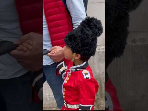 THE KINDNESS THESE GUARDS SHOW IS PRECIOUS!