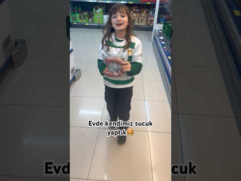 Evde sucuk yaptık 2 kg kaburga eti kullandık %35 yağ oranlı 8 diş sarımsak ve bolca baharat