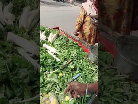 Hard working boy selling ?? Nimbu masala muli | ? नींबू मसाला मूली 10रु #shorts #streetfoodindia