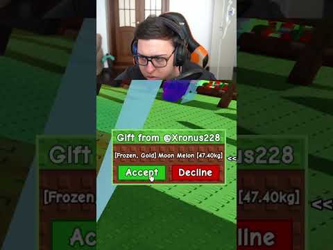 Мне подарили САМЫЙ ДОРОГОЙ Фрукт в Grow a Garden 🍈🤯 #Shorts #Космо