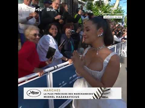 Arrivée de la belle Léna Mahfouf en bas des marches de cette 77ème édition de Festival de Cannes !