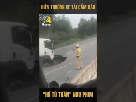 🔥 TP.HCM: Hiện trường xe tải đang chạy bất ngờ cắm đầu xuống ‘hố tử thần’ như trong phim
