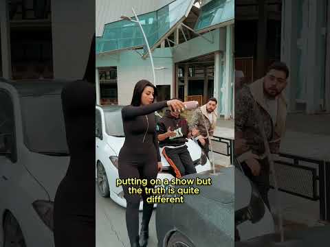 Arabayı onun zannettik… Meğer adamın kucağındaymış!