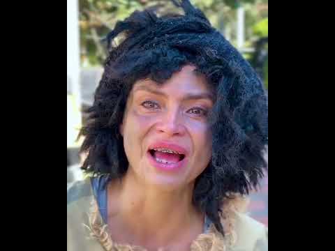 Hombre millonario descubre que su madre vive en las calles