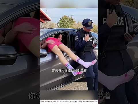 इस पुलिस के पास मैं कार्टून को खड़ा कर दूँगा😯