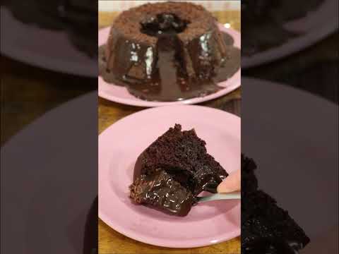 COMO FAZER BOLO DE CHOCOLATE COM COBERTURA - RECEITA PRÁTICA