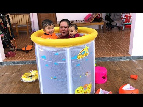 Unboxing Kolam Renang Anak Bayi Lucu Ibunya Ikut Masuk hehehe - Baby Spa