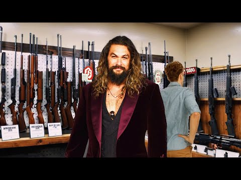 Jason Momoa Entra En Una Tienda De Armas. Mira Lo Que Pasa A Continuación, Es Un Milagro