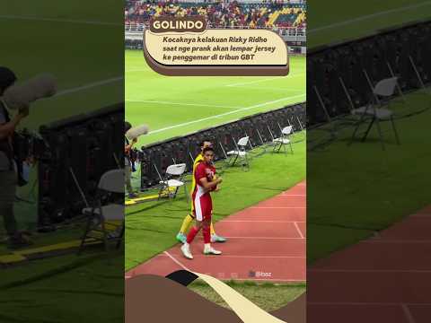 Momen Rizky Ridho nge prank akan beri jersey ke penggemar di tribun GBT #timnas #timnasindonesia