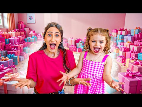 فتحنا هدايا ب عدد اشهر عمرها 🎁 36 هدية !!