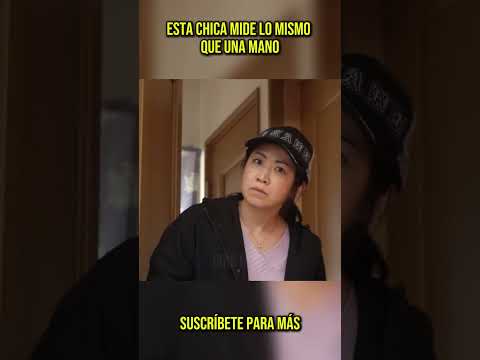 😱 Esta chica mide lo mismo que una mano #shorts