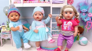 Big sister in charge for the twin babies! Play Dolls