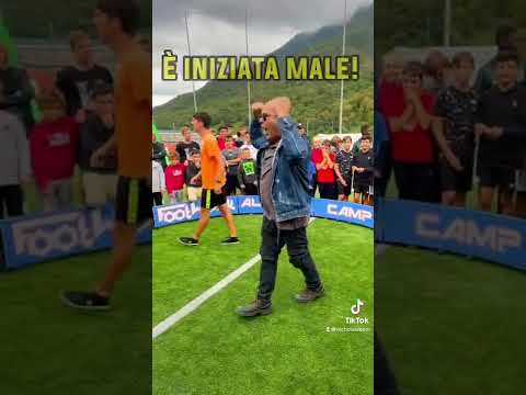 ⚽️ il PADRE di un BAMBINO voleva UMILIARMI😰 #shorts #show #padre #figlio #padrevsfiglio #tunnel #