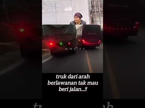 supir bus skil tingkat dewa..!!