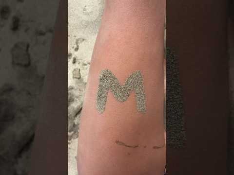 This girl made a tattoo on her foot with sand #shortsvideo