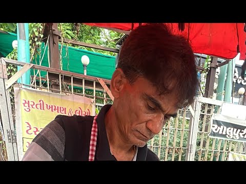 Dancing Uncle Selling Masala Idra at Surat