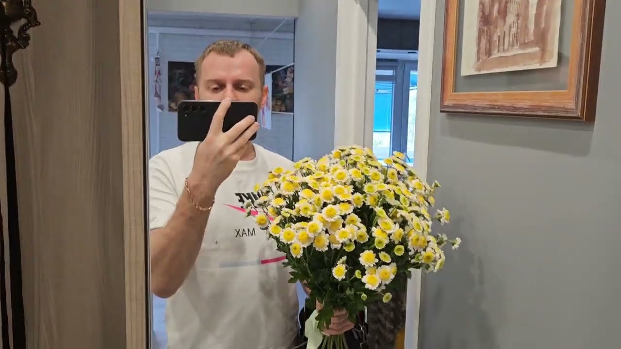 С днем матери поздравил