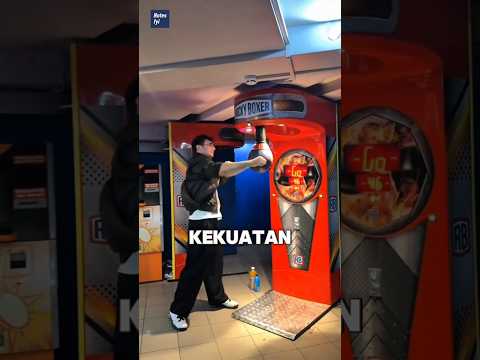 Ketika akimbo memperlihatkan kekuatan pukulannya!