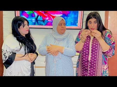 فيلم قصير: الزوجة الخبيتة … كتعامل أم رجلها بحال الخدامة😭 (عيالات ولادي خيبين فيا)