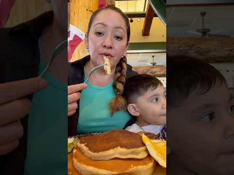 Disfrutando los Pancakes 🥞