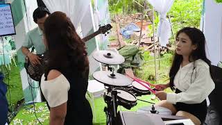 2 Cô Hát Mà Làm Em Theo Cô Đắm Đuôi Luôn HiHi | NiNi Drum