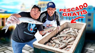 😱REGALANDO PESCADO en el CENTRO HISTÓRICO de SAN SALVADOR