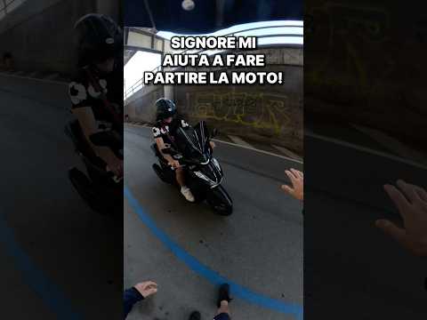 SIGNORE MI AIUTA AD ACCENDERE LA MOTO! #shorts