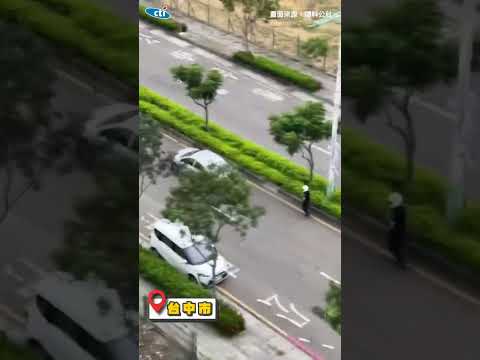 台中男酒駕拒檢開車衝撞 警「開完彈匣12發子彈」驚險影片曝光 #shorts
