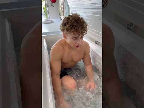 The water was 0ยฐ C!! #cold #freeze #icebath #dangerous #challenge