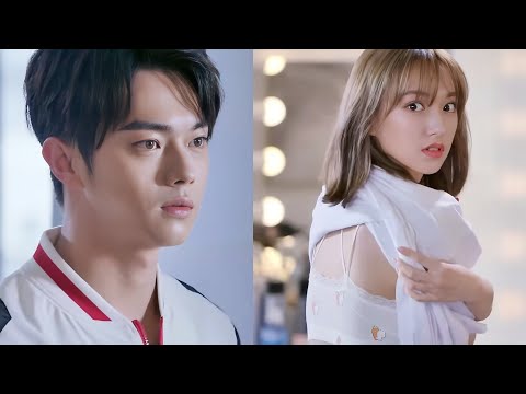 灰姑娘換衣服沒關門，男神卻不小心看到她的内衣！兩人瞬間臉紅#drama #甜宠 #你微笑時很美