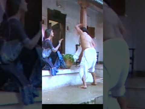 ఏంటి ఏంటి కక్కుతున్నావేంటి #shots #youtubeshots #bestscenes #comedyscenes #silksmitha #chiranjeevi