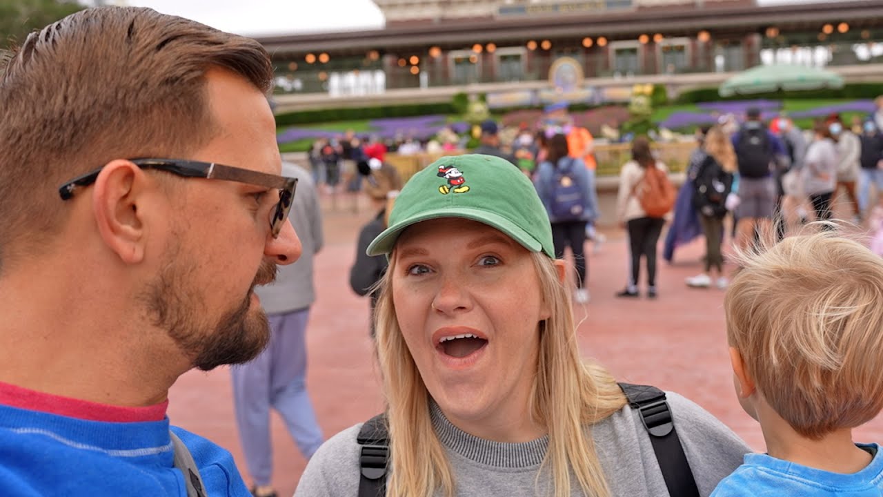 Our Christmas Traditions At Disney's Magic Kingdom! Silhouette, Picking An Ornament & The Parade! The Tim Tracker
