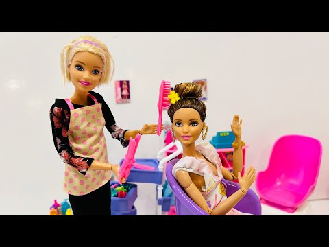 Beauty Salon ! BARBIE NEW Hairstyle and NAILS - Skipper gets a Hair cut!