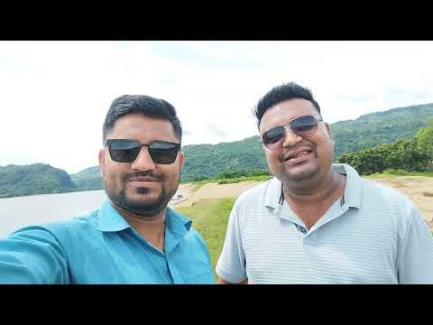 যাদুকাটা নদী মেঘালয় পাহাড়ের পাদদেশে আমরা ভাইরা ভাই