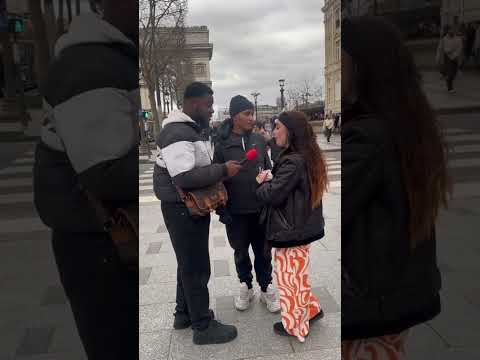 Il gagne 100 € si il embrasse sa pote