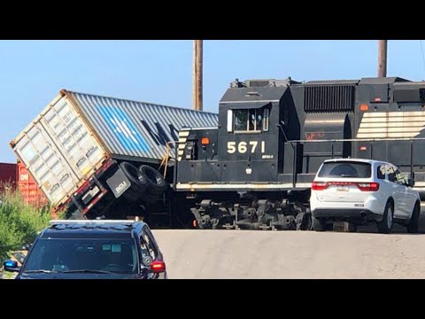 Dangerous Fastest Idiost Skill Truck, Cars Fails | Best of Excavator, Train & Truck Fail Compilation