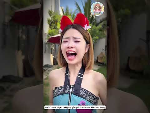 Cô ấy sao lại đi túi bóng