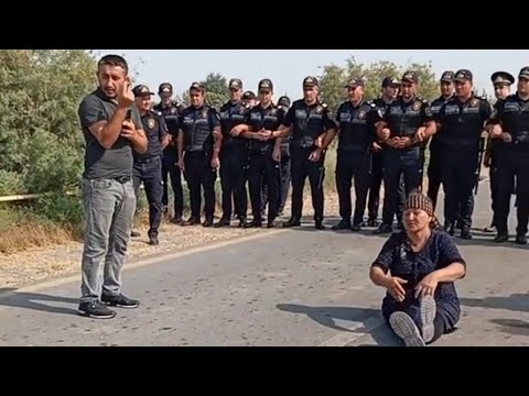 İmişlidə 9 aydır itkin düşən 11 yaşlı uşağın yaxınları yolu bağlayaraq etiraz aksiyası keçirirlər